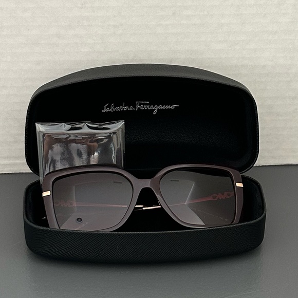 Michael Kors
Castellina square-frame sunglasses. - Picture 10 of 10